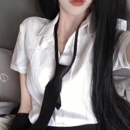 她来到我身边